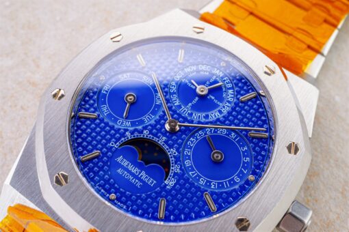 25820ST Royal Oak Perpetual Calendar (super rare Yves Klein electric blue dial) – Bild 3