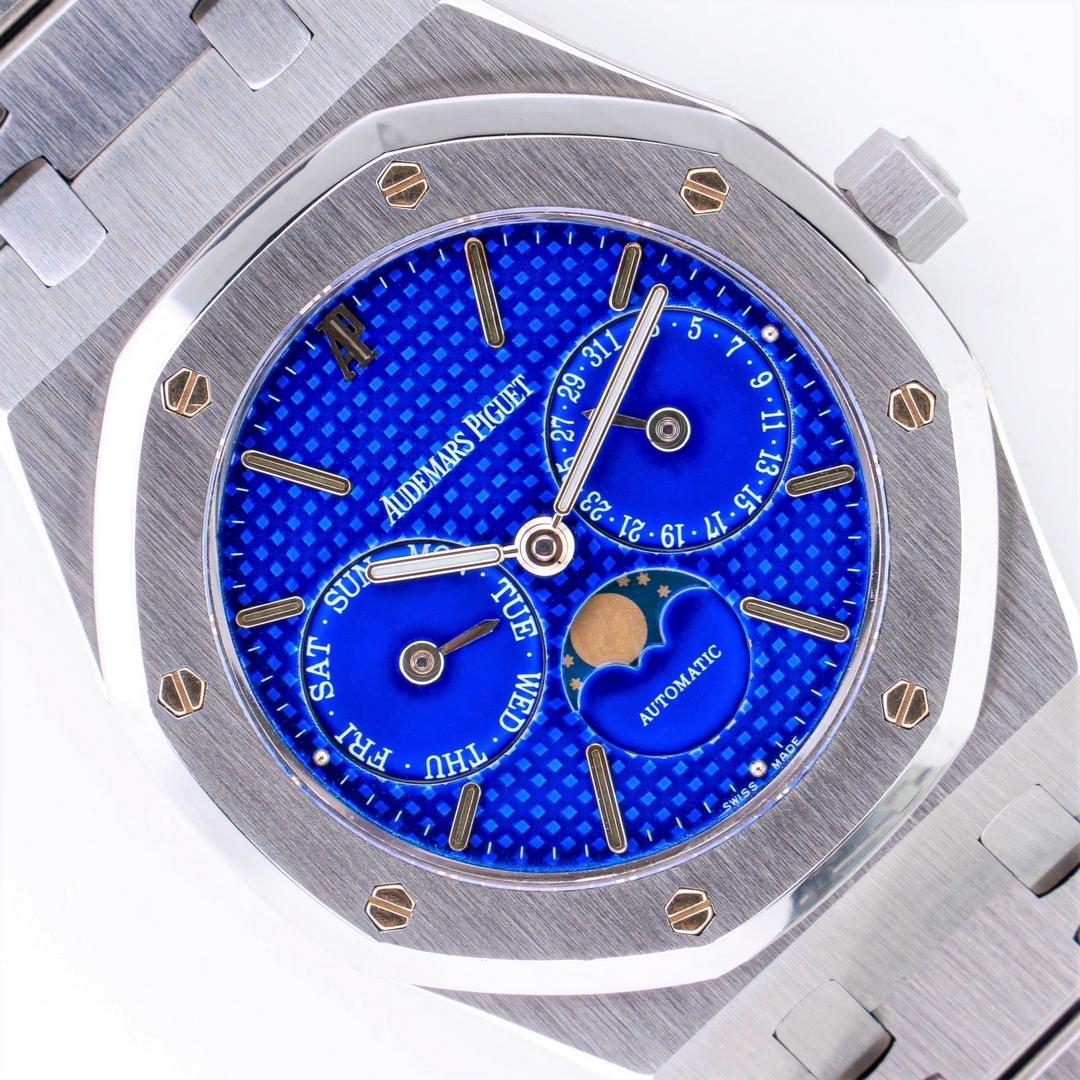 25594ST Royal Oak Day-Date Moon (Yves Klein electric blue / full set) – THE  WATCHGUY