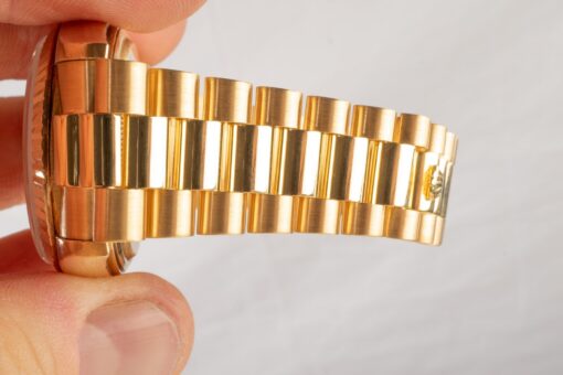 18038 Day-Date 36 (thick case version / lemon diamond baguette string dial) – Bild 9