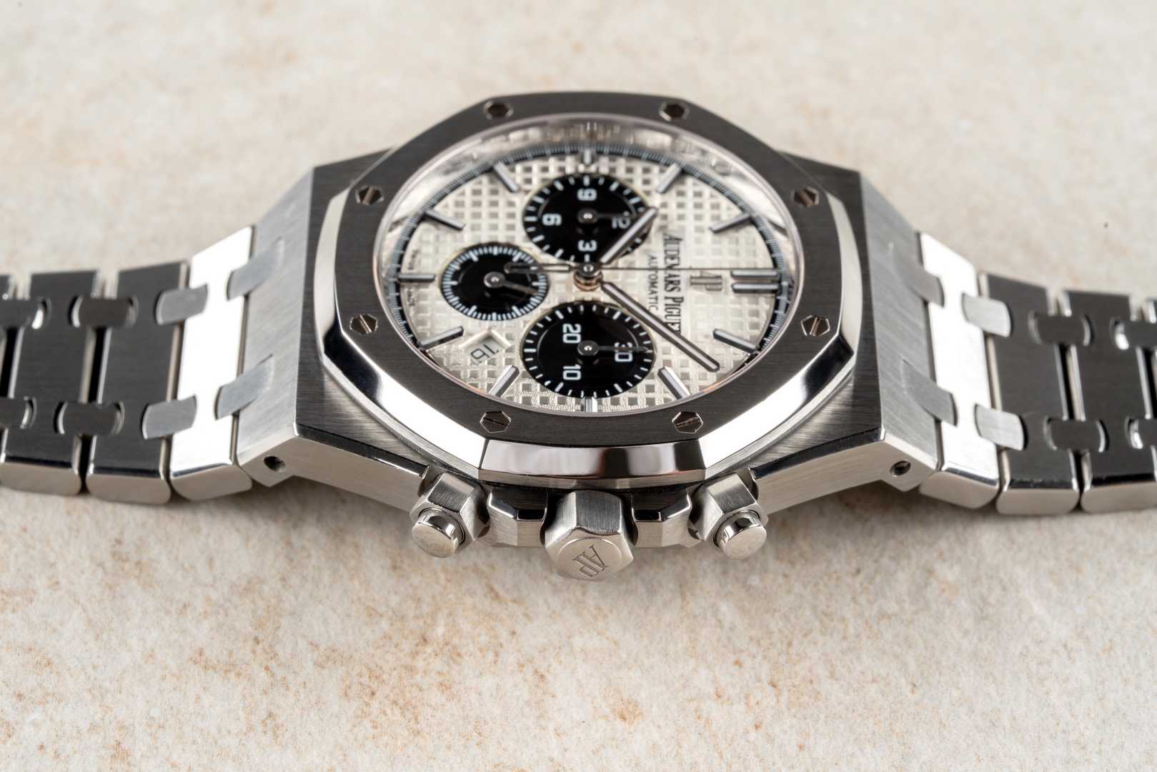 26331ST Royal Oak Chronograph (Panda dial / box and papers / from 2018) - Image 10