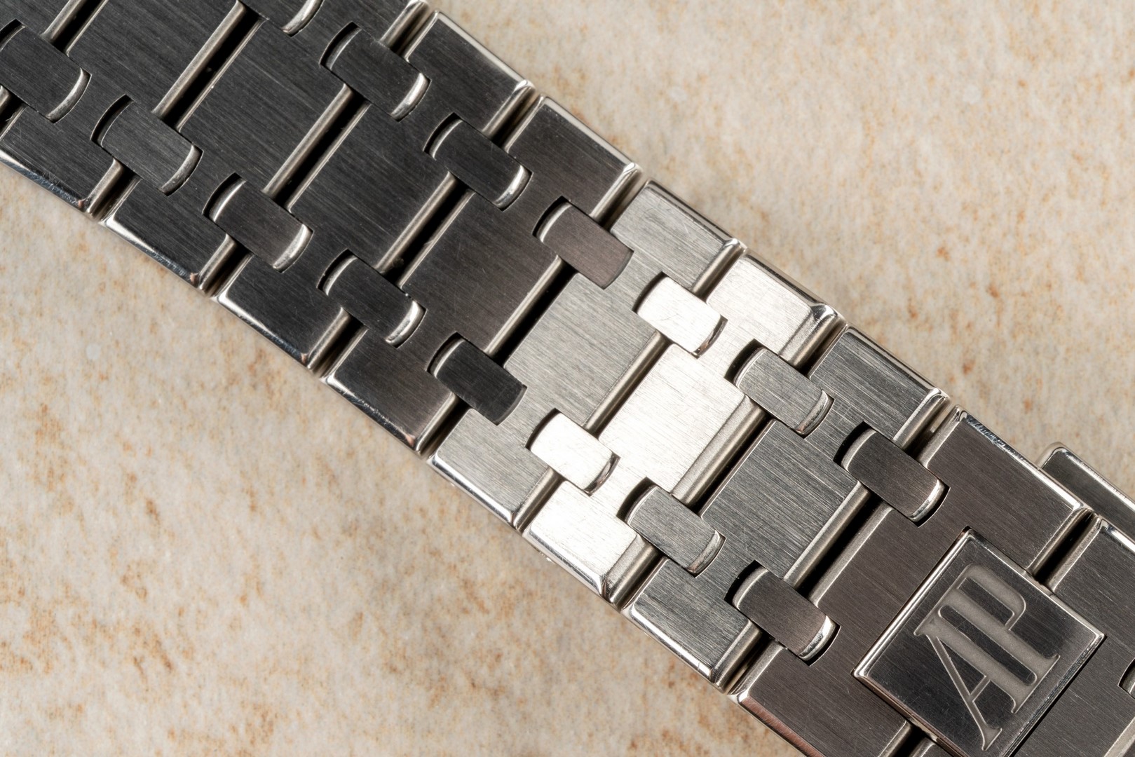 26331ST Royal Oak Chronograph (Panda dial / box and papers / from 2018) - Image 11