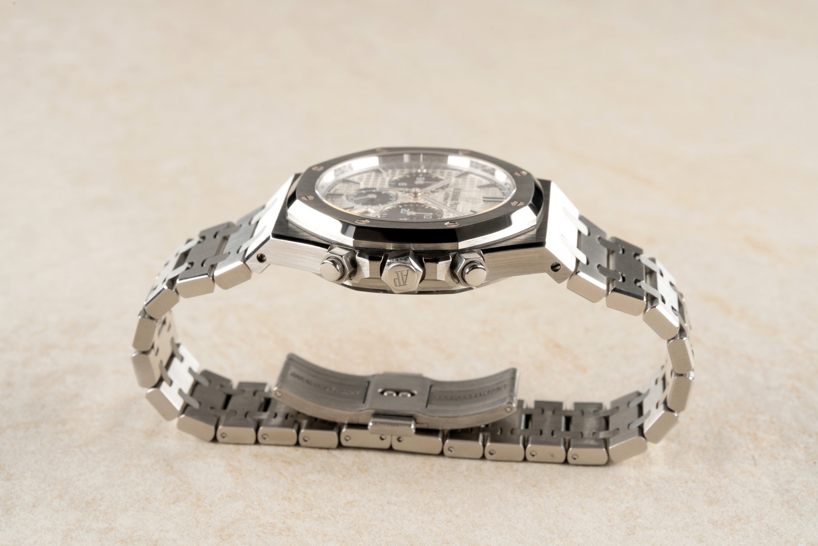 26331ST Royal Oak Chronograph (Panda dial / box and papers / from 2018) - Image 6