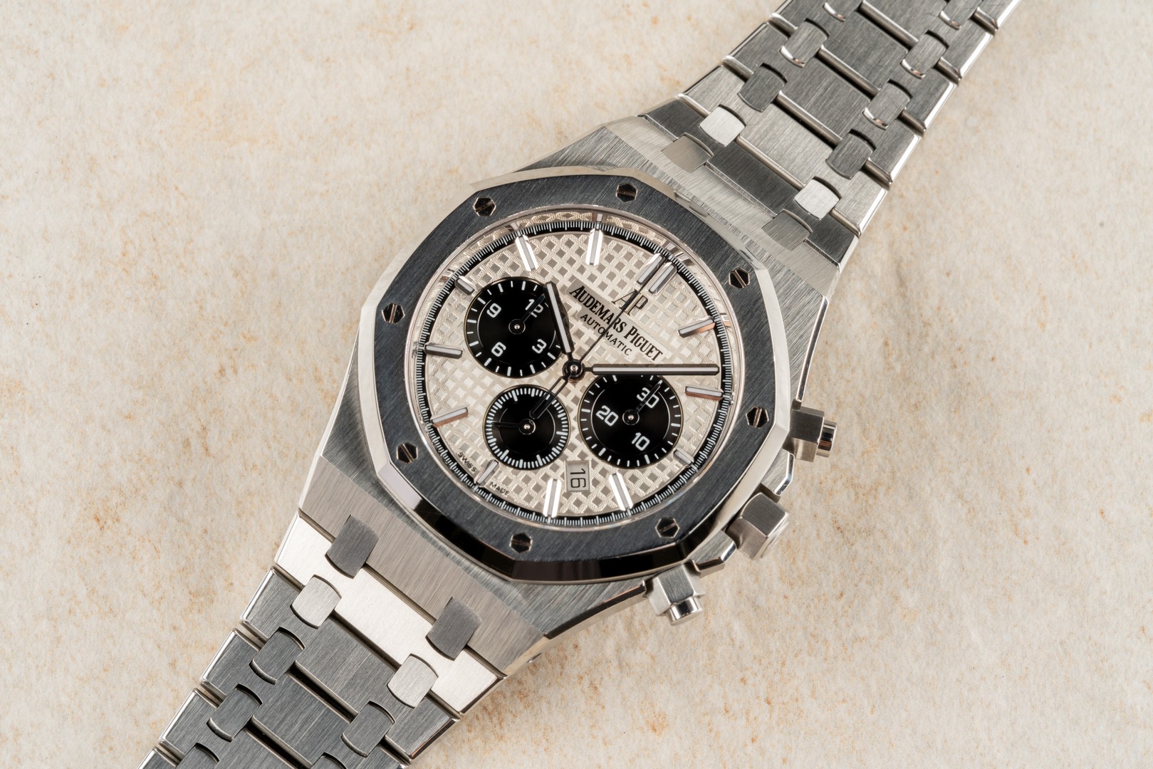 26331ST Royal Oak Chronograph (Panda dial / box and papers / from 2018) - Image 7