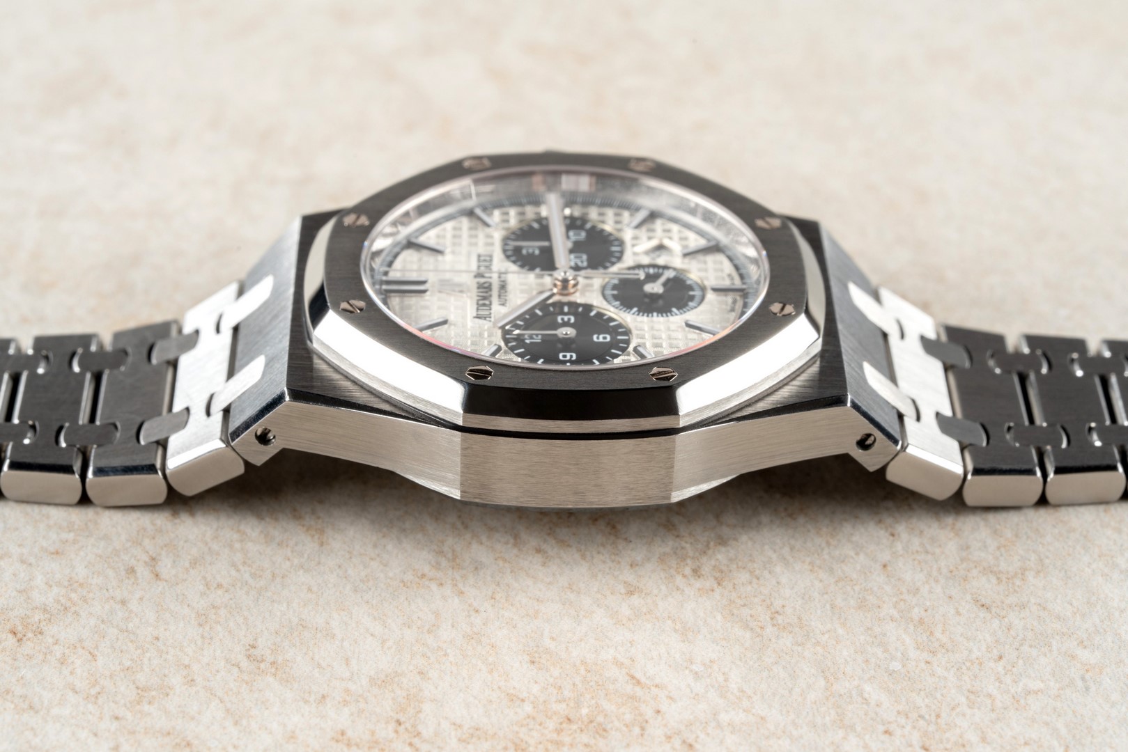 26331ST Royal Oak Chronograph (Panda dial / box and papers / from 2018) - Image 9