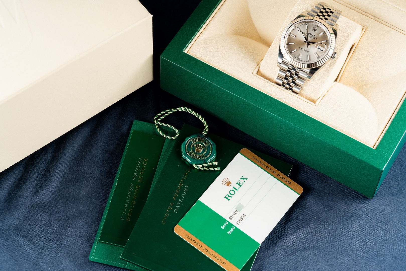 126334 Datejust (unworn full stickers / full set / silver sunray dial) – Bild 2