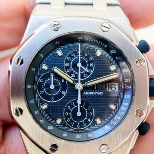 Alternative view of 25721ST Royal Oak Offshore (First series BEAST / blue tropical dial / papers and rare box)