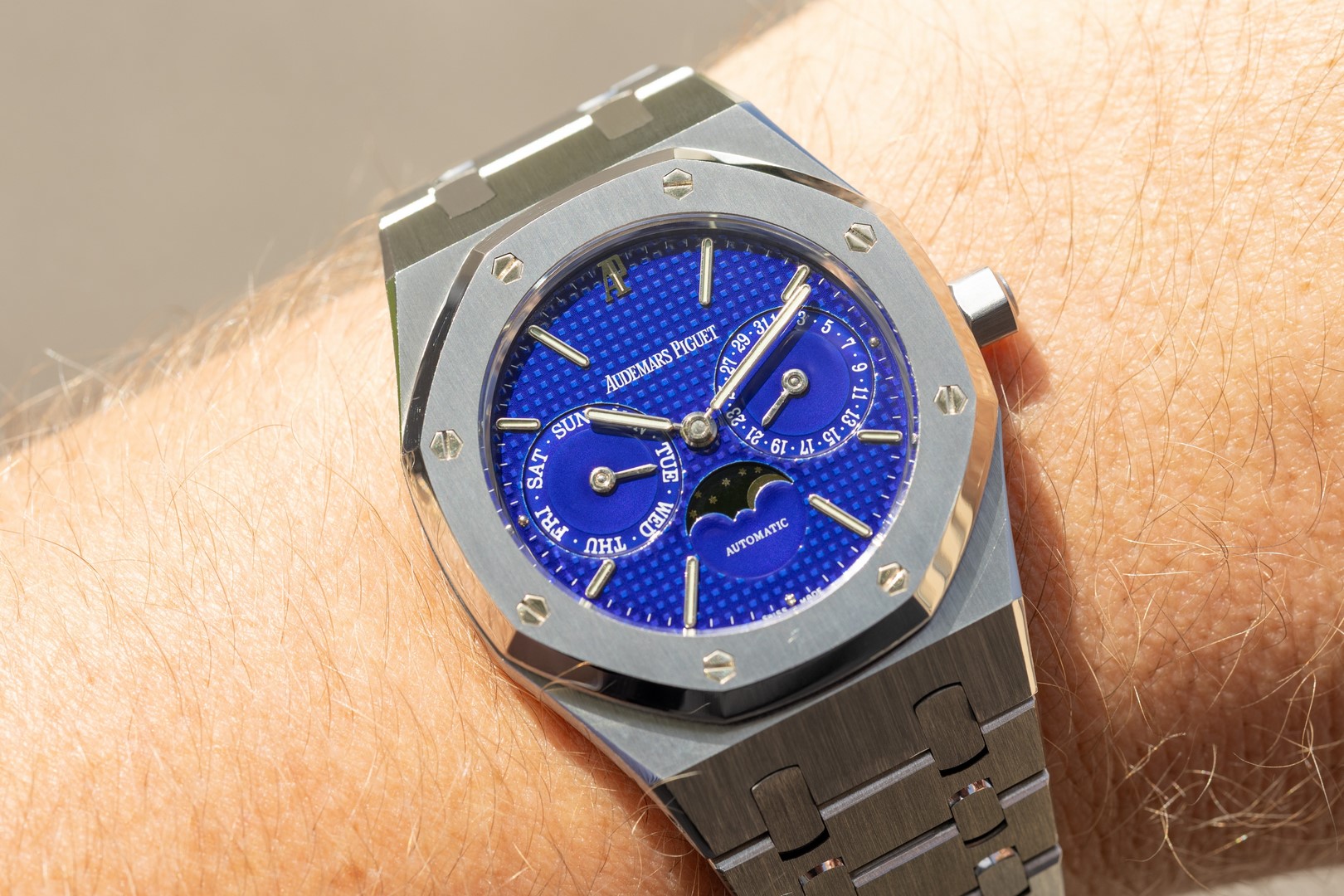 25594ST Royal Oak (Yves Klein dial / unpolished condition / german full set) – Bild 2