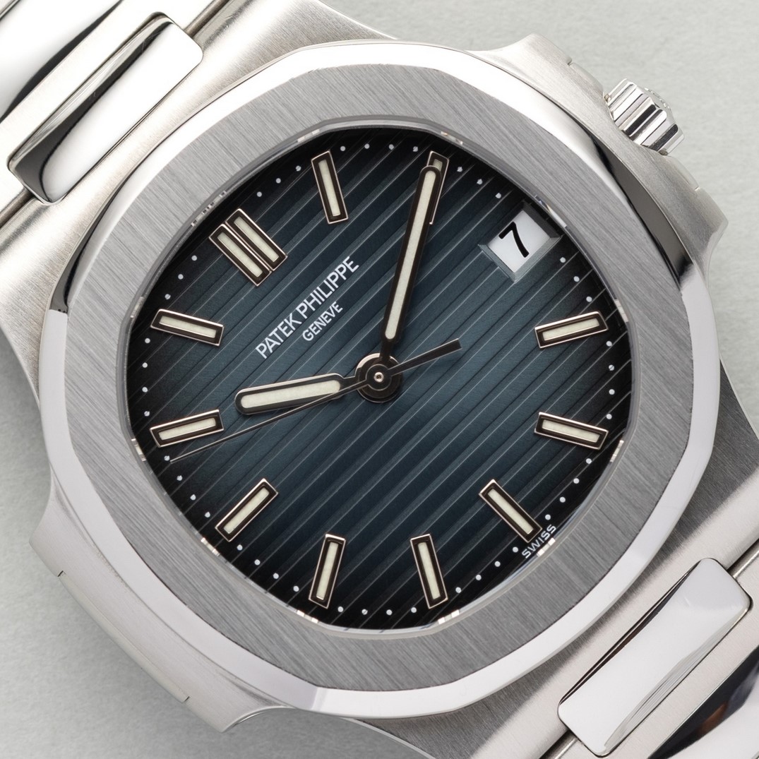 5800/1A-001 Nautilus (spectacular condition / wonderful dial / perfect full set)
