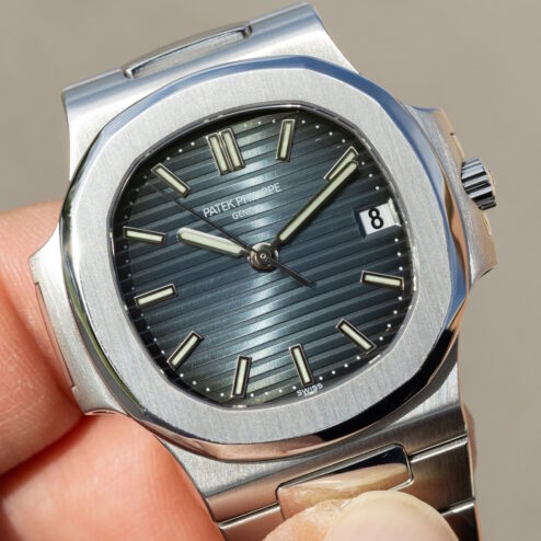 Alternative view of 5800/1A-001 Nautilus (spectacular condition / wonderful dial / perfect full set)
