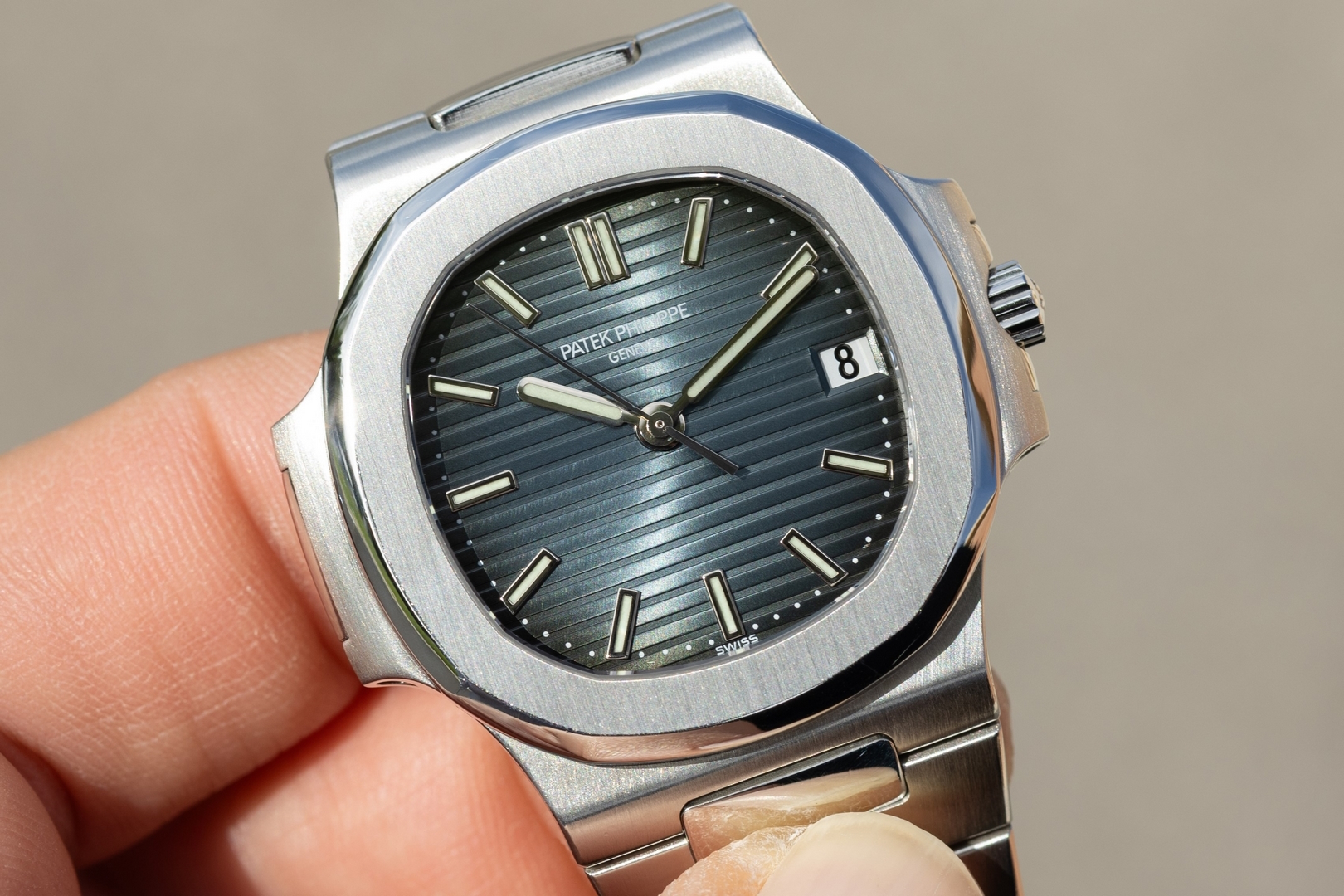 5800/1A-001 Nautilus (spectacular condition / wonderful dial / perfect full set) – Bild 2