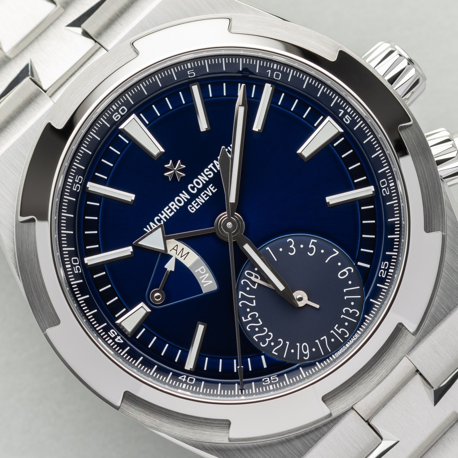 7900V/110A-B334 Overseas Dual Time (2023 / new and unworn / full set)